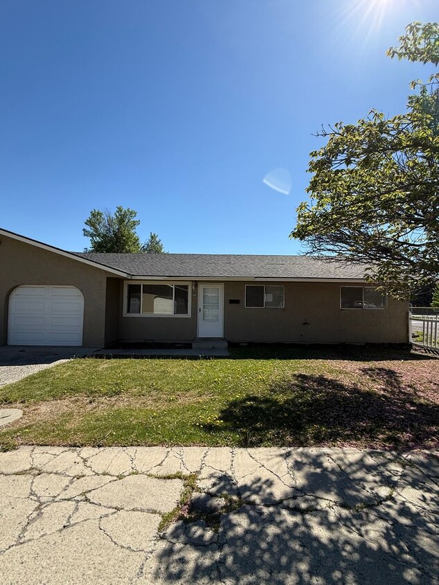 Foto principal - 141-143 E Home Ave