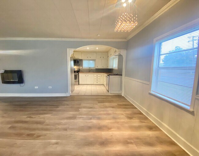 Building Photo - Pre-Leasing Now-available 6/1/2025
