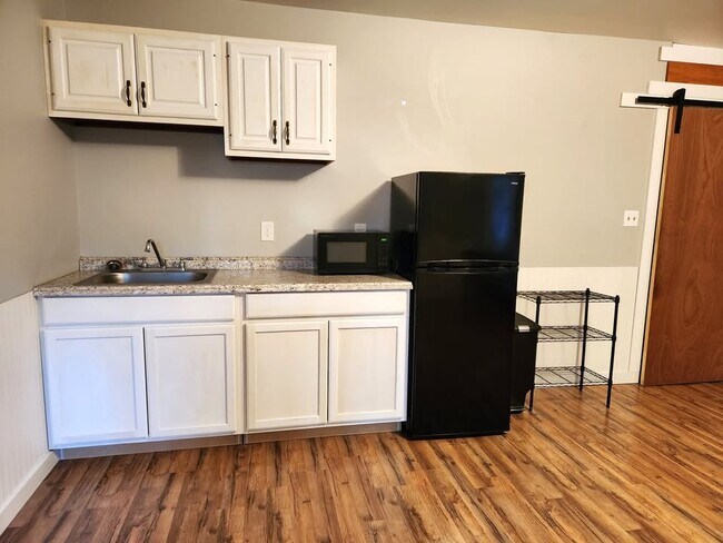 Cocina pequeña privada en el sótano - 146 Brandywine Ct