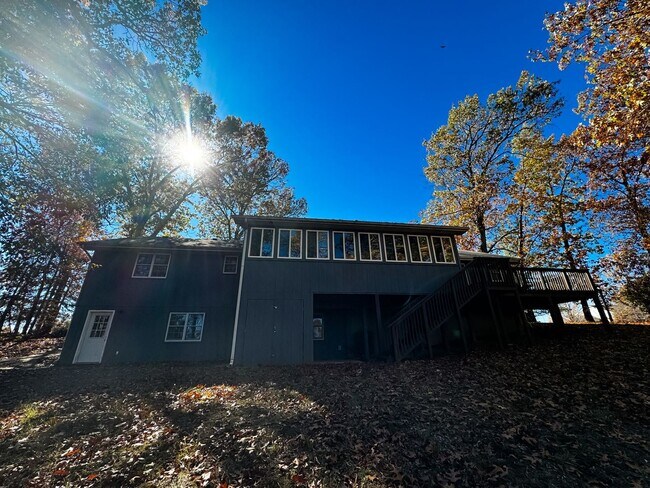 Foto del edificio - 5 br, 3 bath House - 16935 Lemming Lane