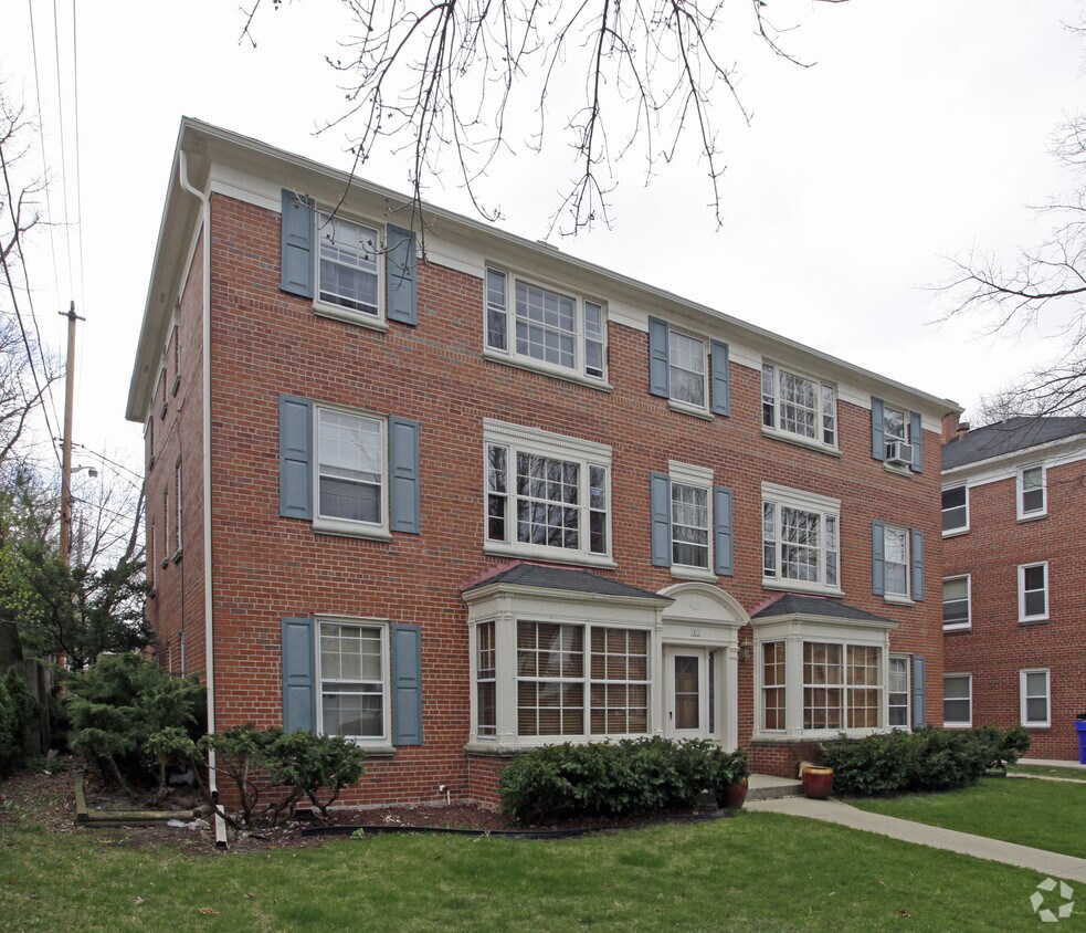 1811 E Glendale Ave, Milwaukee, WI 53211 Apartments in Milwaukee, WI