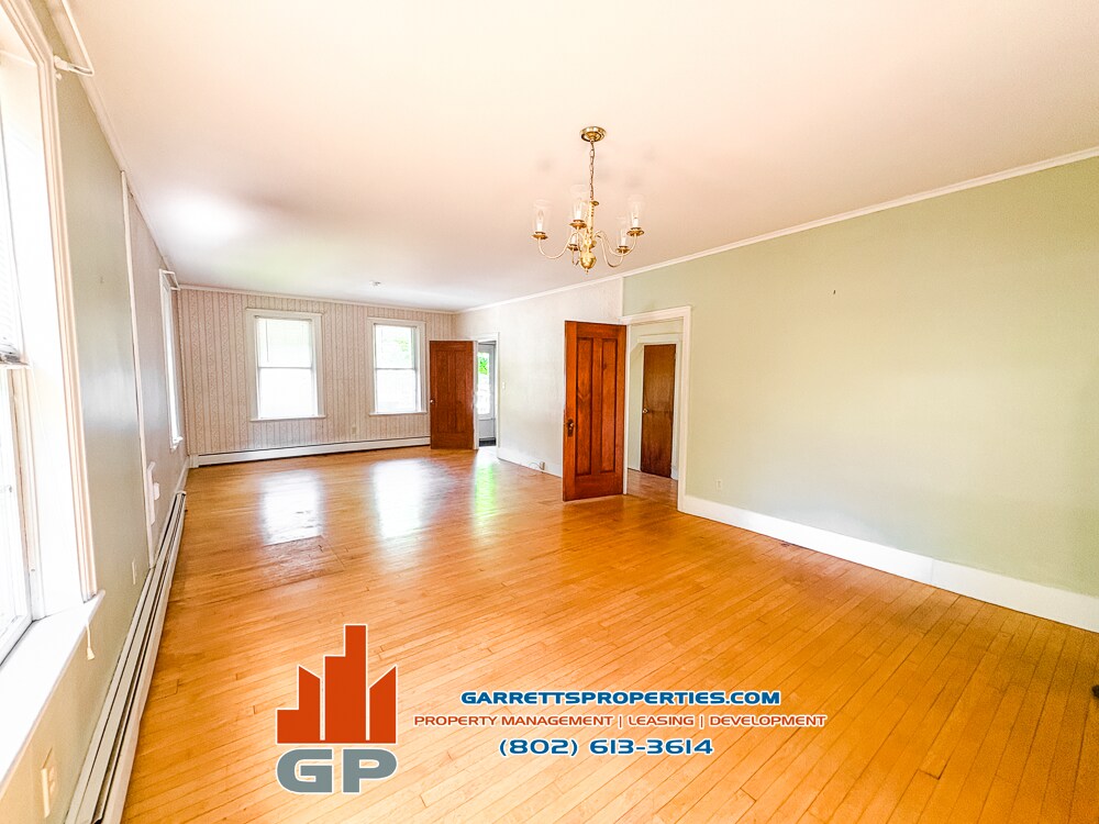 Foto principal - 203 S Main St