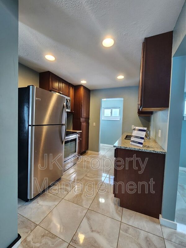 Foto del edificio - 928 5th Ave NW