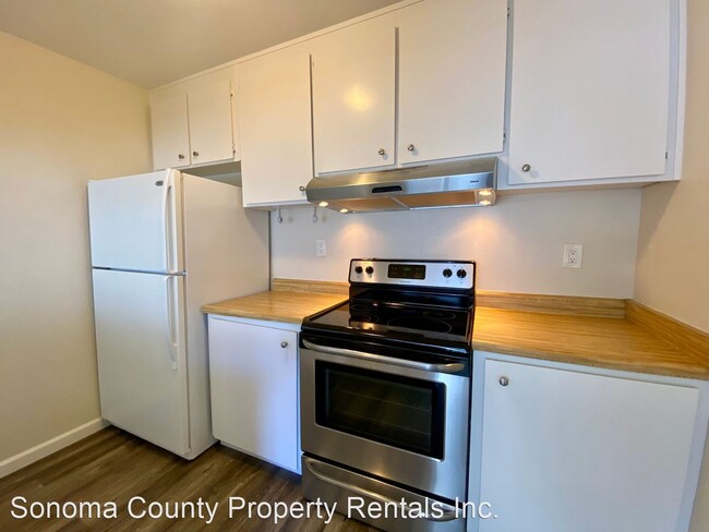 Building Photo - 2 br, 1.5 bath House - 6496 Meadow Pines Ave