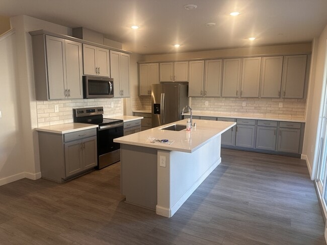 Foto del edificio - 1750 Yukon Territory Ave