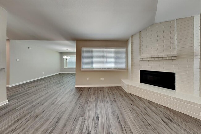 Building Photo - 1003 Holly Hall Dr