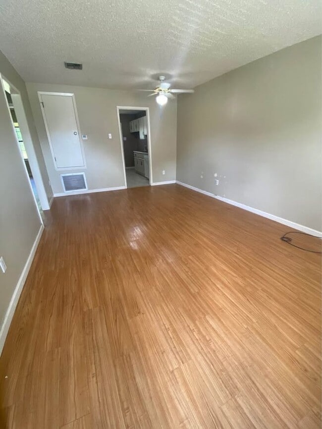 Foto del edificio - 2 bed 1 bath Home for Rent
