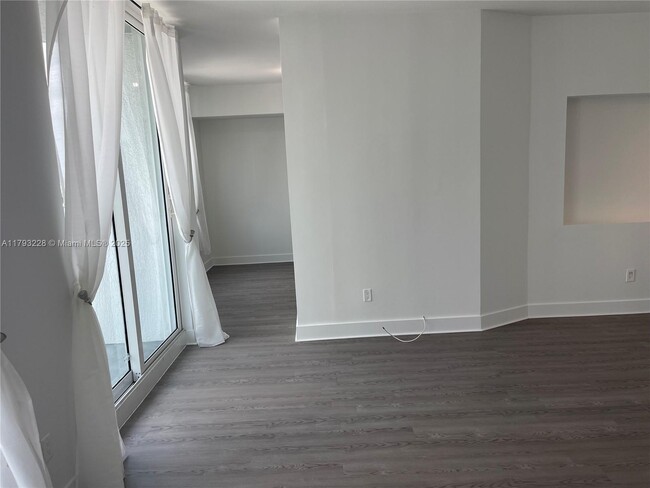 Foto del edificio - 315 NE 3rd Ave