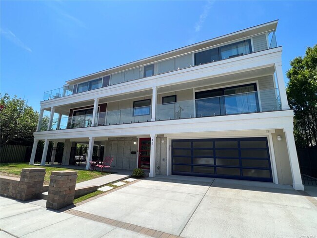 Building Photo - 48 Luchon St