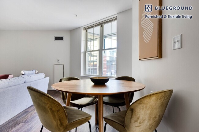 Foto del edificio - 632 Massachusetts Ave