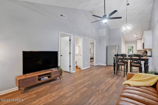 Building Photo - 5202 Fox Ct