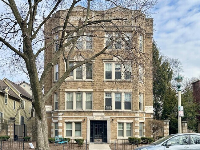Building Photo - 324 S Maple Ave