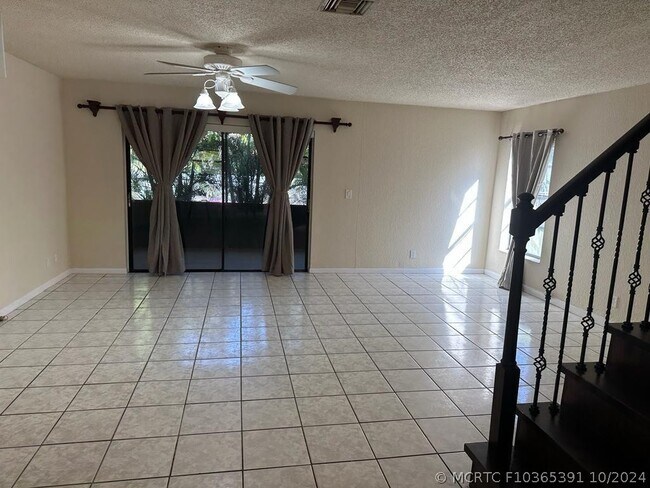 Foto del edificio - 11001 Royal Palm Blvd