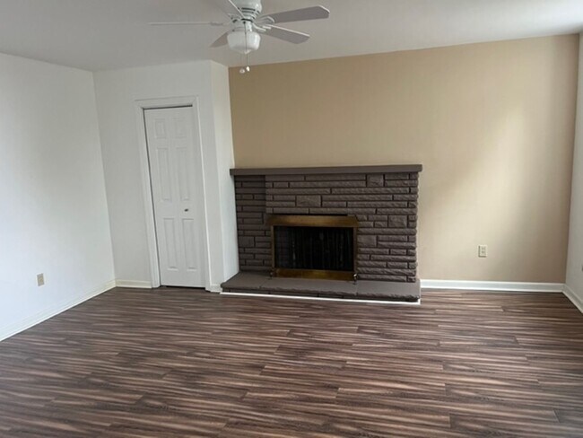 Foto del edificio - Spacious home 4 bedroom 2 1/2 bath Pittsburgh PA 15201