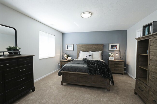 Amplio dormitorio principal - Compass Pointe Apartments