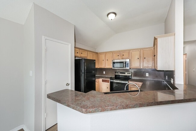 Building Photo - 7448 Ashcroft Cir