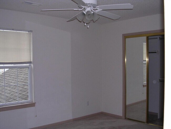 Building Photo - 1263 NW Phelps Court