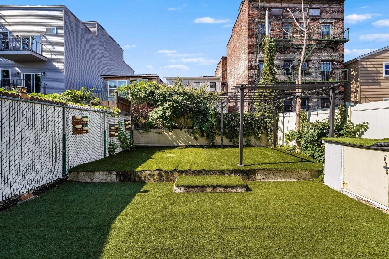 Foto principal - 85 Stuyvesant Ave