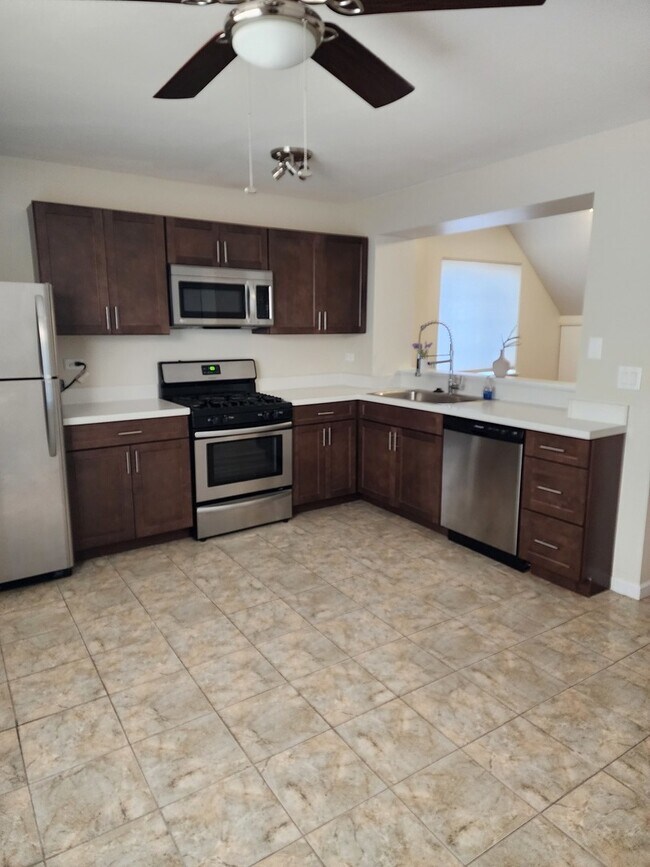 Building Photo - 6404 Fremont Dr