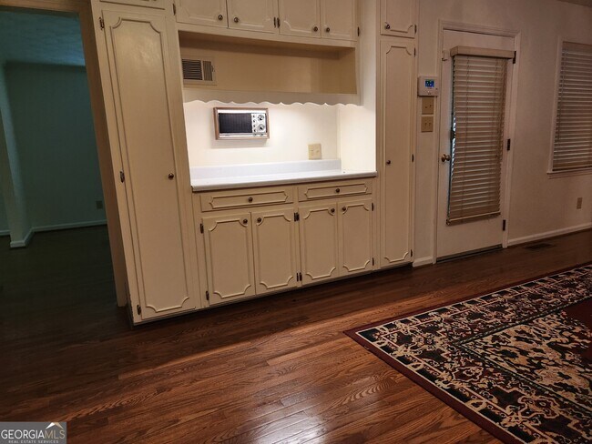 Foto del edificio - 1181 Lake Shore Cir