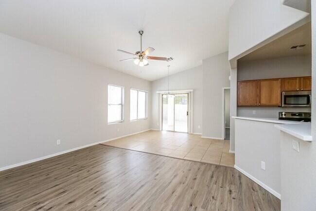 Building Photo - 5841 E Norland St