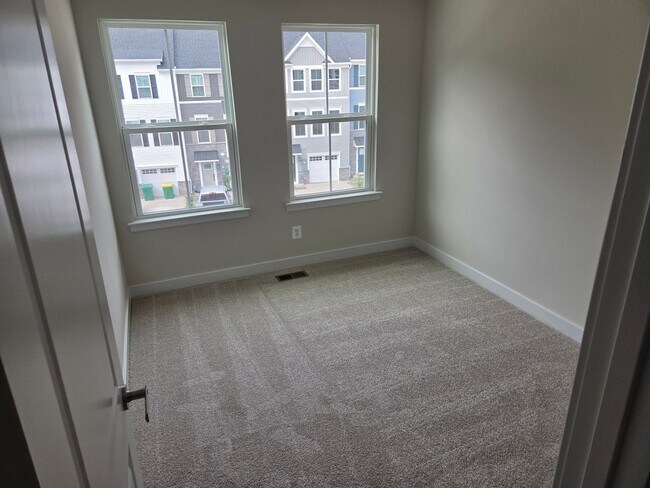 Foto del edificio - 3 Bedroom 2 1/2 Bath Brand New Townhouse