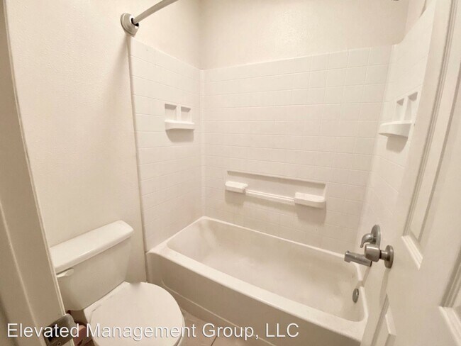 Building Photo - 208 San Clemente Ave