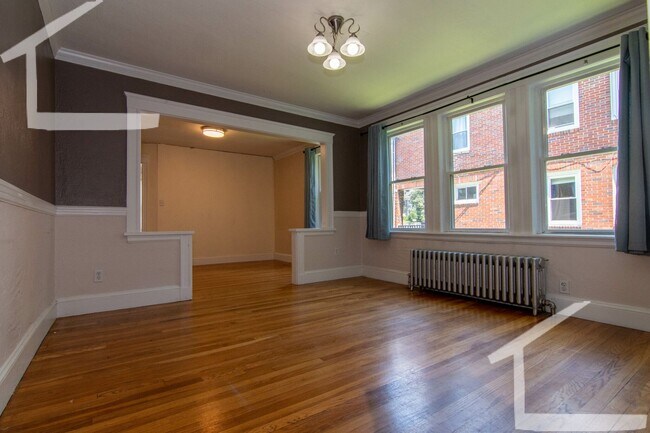 Building Photo - 3 Bedroom