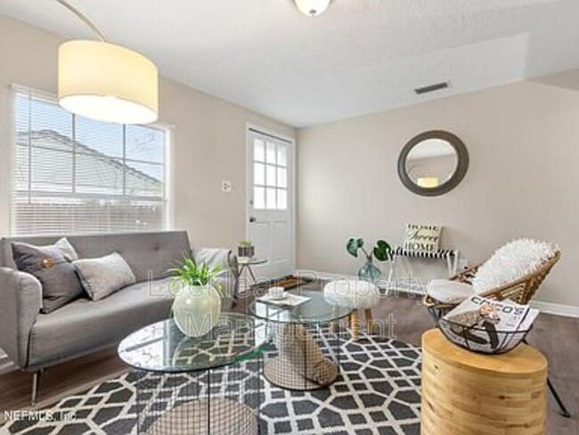 Building Photo - 7811 Club Duclay Dr