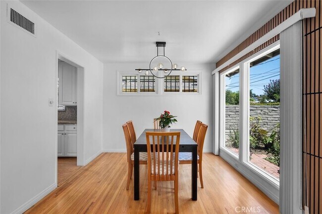 Foto del edificio - 5210 Ventura Canyon Ave