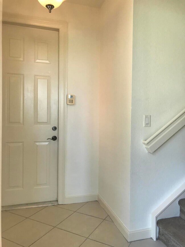 Foto del edificio - 990 Millbrae Ct