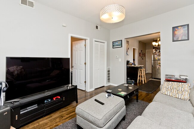 Foto del edificio - 2348 W Moffat St