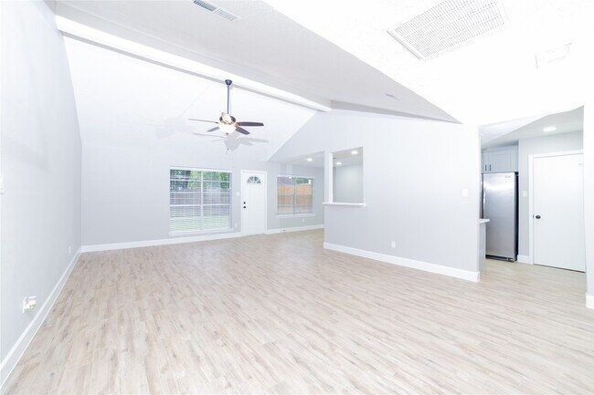 Foto del edificio - 5823 Toddington Rd