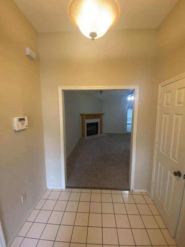 Foto del edificio - 8604 Timberlyn Way