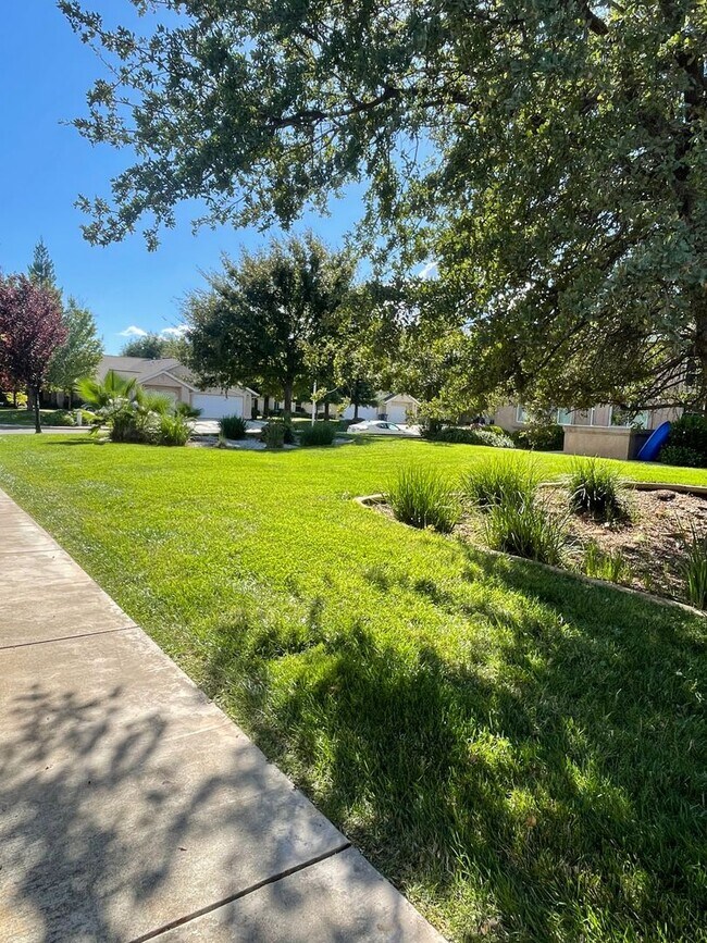 Foto del edificio - 1278 Mighty Oak Ln