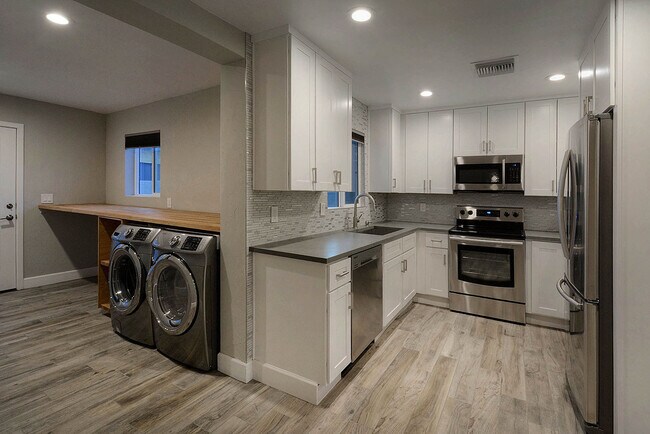 Building Photo - PRE-LEASE FOR AUGUST 2024 Awesome Home, A/...
