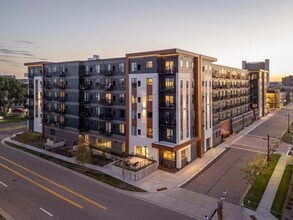 Building Photo - Oaks Pentagon Village