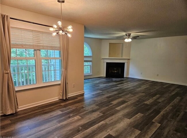 Building Photo - 2nd-level, 2-bedroom, 2-full bath condo