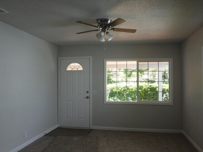Foto del edificio - Charming Home In Central Location
