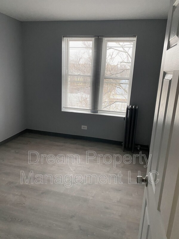 Foto del edificio - 7146 S Lowe Ave