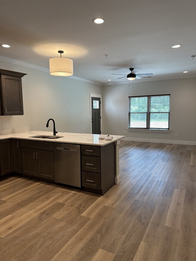 Building Photo - 249 N Carter St