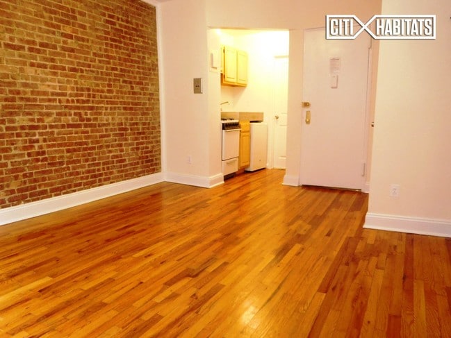 Building Photo - 339 W 85th St