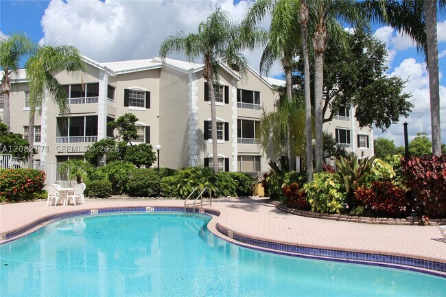 Foto del edificio - 2890 N Oakland Forest Dr