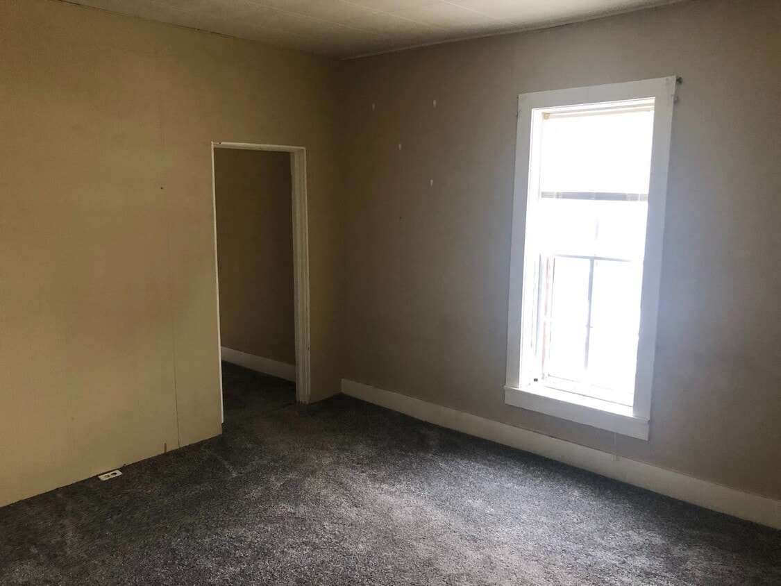 Foto principal - 2 bedroom/1 bathroom