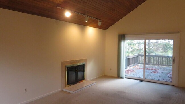 Foto del edificio - 8 Southwick Ct