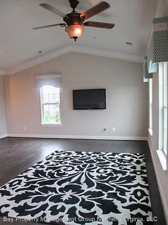 Foto del edificio - 2 br, 2 bath House - 24688 HUTCHINSON FARM...