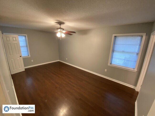 Building Photo - 6095 Explorer Rd