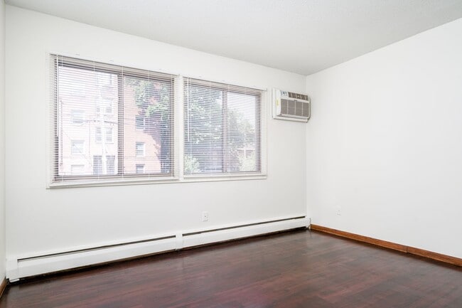 Interior Photo - 2626 Fremont Ave S