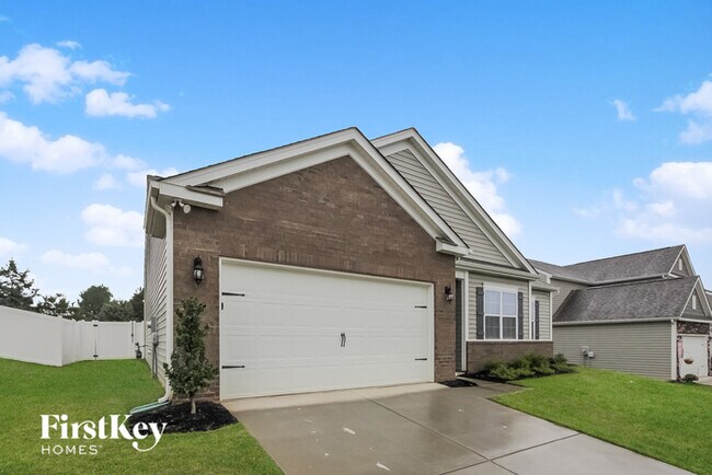 Building Photo - 2117 Highland Knoll Dr