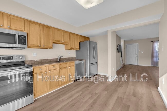 Building Photo - 490 Arwell Ct